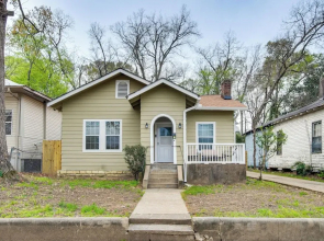 Cozy Vicksburg Home w/ Patio ~ 1 Mi to Riverfront!