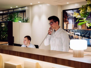 Chic & Basic Velvet Hotel