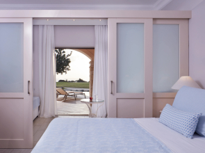 Aphrodite Hills Hotel