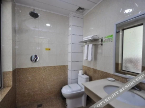 Qinshun Seaview Hotel (Nandaihe Xianluo Island Bathing Beach)(秦顺海景酒店(南戴河仙螺岛浴场店))