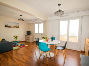 grand studio avec parking à 10 minutes des plages