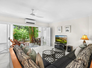 Belle Escapes - Poolside Suite, Ground Floor, Alamanda Beachfront Resort "52"