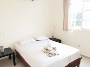 Costambar Ocean Breeze - Beachfront Apartment With Pool