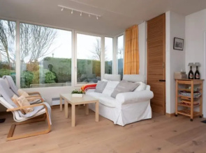 Quiet Home with Garden near Beach & Center