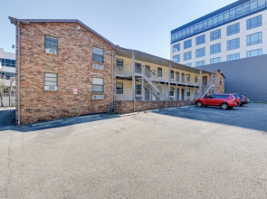 < 1 Mi to Vanderbilt: Nashville Apt