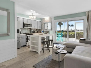 Sand Cliffs 108: Steps to Beach & Pool Access!