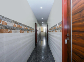 OYO 19658 Surabhi Comforts