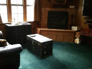 Castle Wood Theme Cottages- COUPLES ONLY