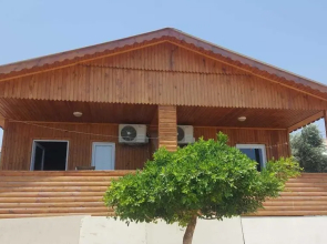 Bobus Restaurant & Bungalow