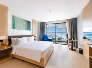 Курортный отель The Empyrean Cam Ranh Beach Resort