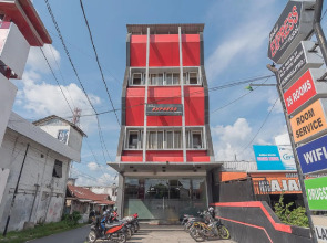 RedDoorz near Stadion Sanaman Mantikei