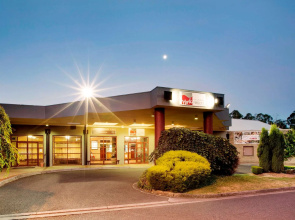 Nightcap at York on Lilydale