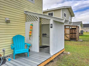 Pet-friendly Townhome, 2 Blocks to Atlantic Beach!