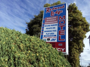 Redwood Lodge Motel
