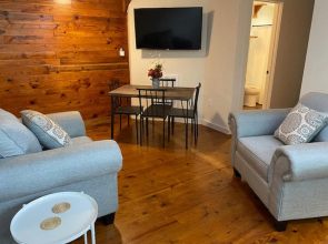 Greeter Falls Lodge Suite 4