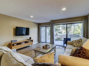 147 Greens 2 BR 25 BA Golf Shipyard