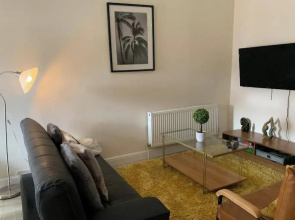 Spacious 4bed Home Near Woking Attractions&nature