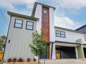 Amazing 3BR 2BA Only 5 Mins From Downtown