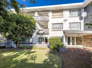 Spacious 1 Bedroom Apartment in Claremont With Great Views