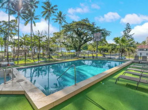 Rainforest Reef Retreat - Esplanade Ground-floor Apartment
