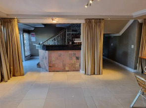 Savoy Lodge - Nice Standard Double Room 4