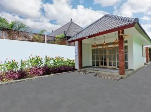 OYO 2896 Uma Menuh Guest House Near Pantai Keramas