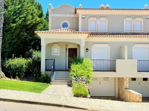 The Crest House With Pool By Homing