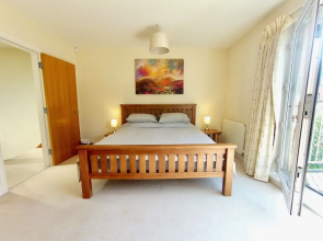 Charming 4 Bedroom Apartment by Royal Botanic Garden