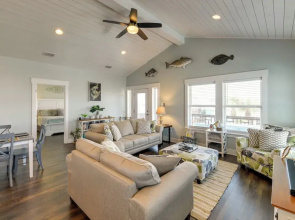 Resort Perks: Waterfront Rockport Home!