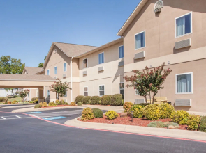 Days Inn & Suites - Cabot