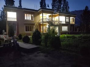 La-Tsas Guest House