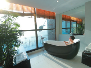 Maple Hotel & Apartment