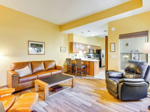 12 Mi to Dtwn Tucson: Tranquil Townhome w/ Office