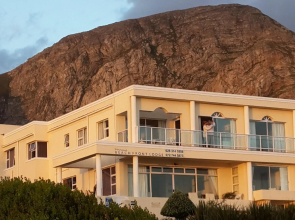 Hermanus Beachfront Lodge