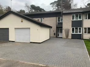 5 Bed Camberley Airport Accommodation