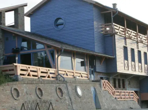 Hilltop Borhotel