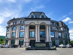 Baoyu Longhua Hot Spring Hotel