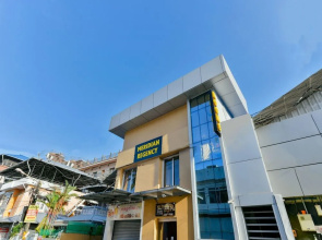 Oyo 17072 Meridian Regency