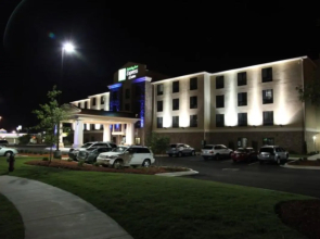 Holiday Inn Express & Suites Huntsville Airport by IHG