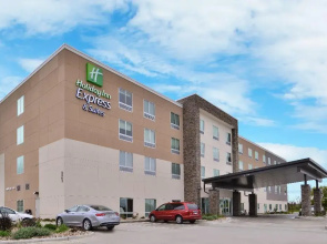Holiday Inn Express & Suites Marshalltown by IHG
