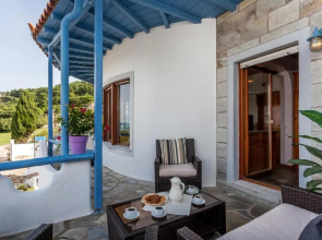 Karavos Sea View Apartments