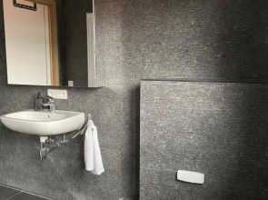 Feel at home at this Homeawayfromhome appt with a stunning water canal view and home gym