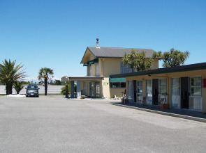 Charles Court Motel