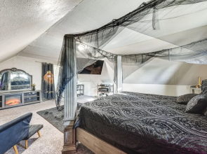 Milwaukee Vacation Rental ~ 7 Mi to Lake Michigan