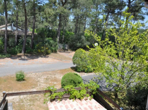 Très joli pavillon dans res avec piscine - 243631