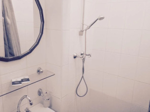 Randhouse Sennaya B&B