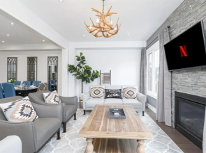 Exceptional 3 BDRM Townhome - 4 Seasons Rental