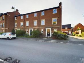 Riverfront Staffordshire Retreat