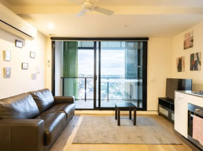 Bright 1 Bedroom Apartment in St Kilda