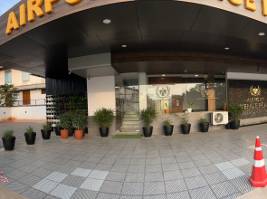 Airport Avenue Plaza